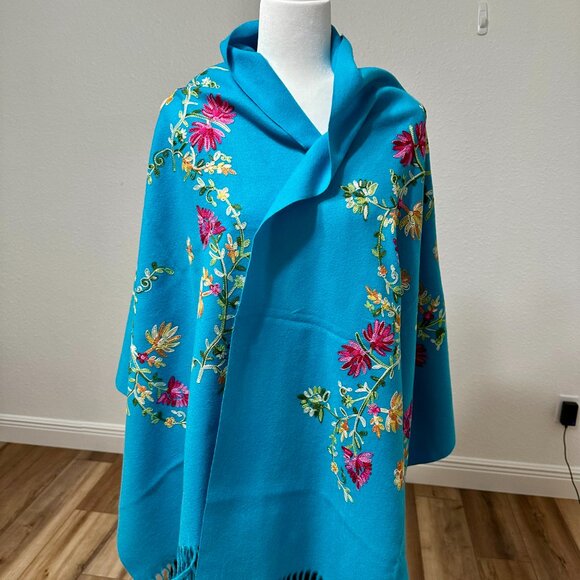 Baby Alpaca Shawl / Wrap in Azure Blue with Multicolor Embroidery – Made in Peru - Picture 6 of 15